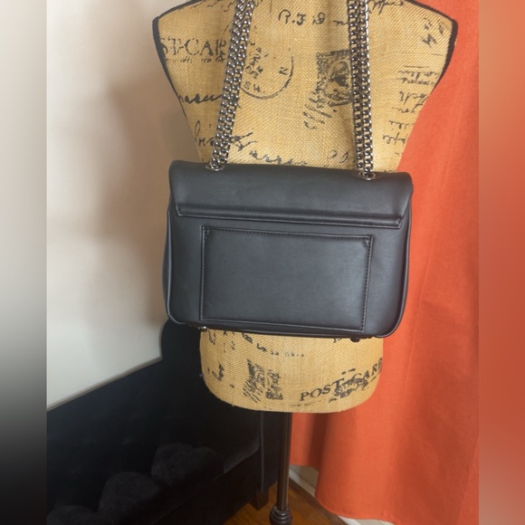 Glamaholic Lifestyle Medium Classic Flap Matte Bag - Picture 3 of 6